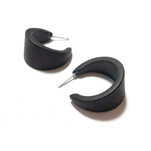 Jet Frosted Vintage Lucite Marilyn Hoops Earrings - Picture 2 of 5